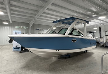 2027 Robalo R257 Atlas Blue/White Boat